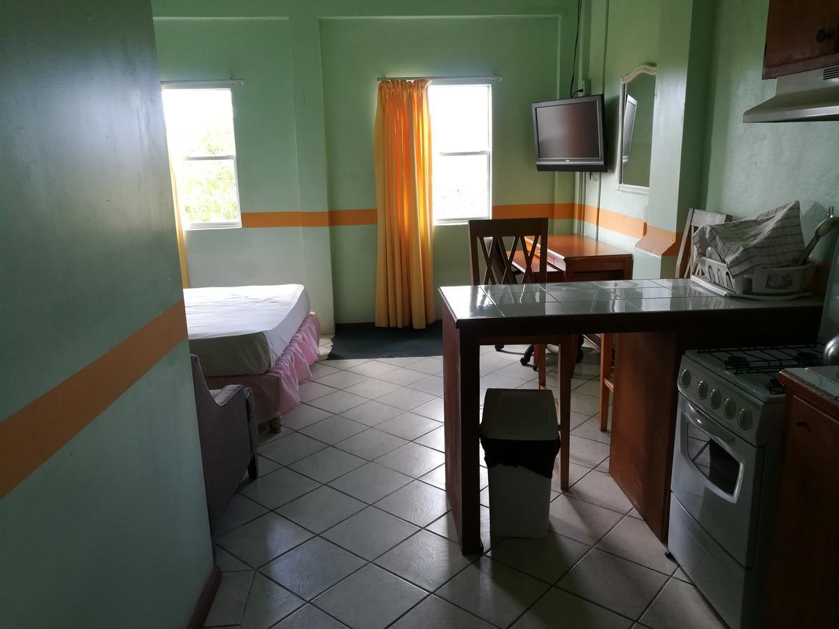 Inn La Galleria Five Islands Village Bagian luar foto